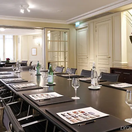 Hotel La Tremoille 3*