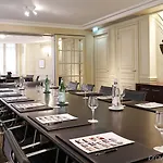Hotel La Tremoille 3*