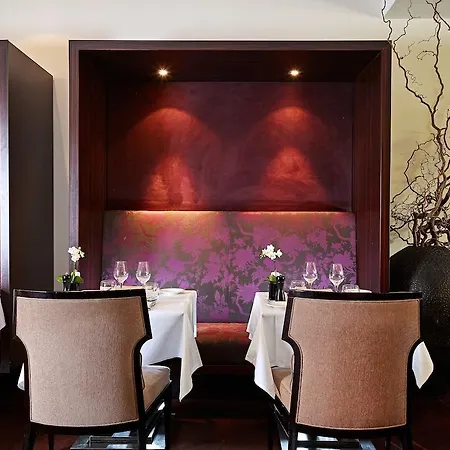 Hotel La Tremoille 3*