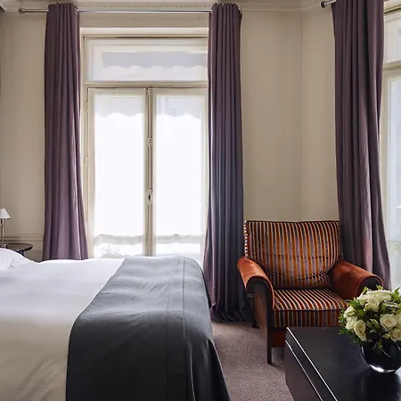 Hotel La Tremoille Paris