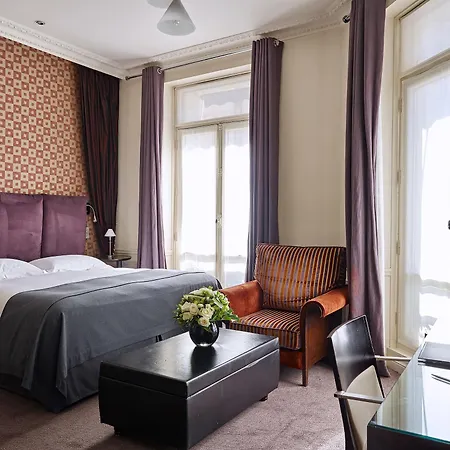 La Tremoille Hotel Paris