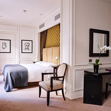 La Tremoille Hotel Paris