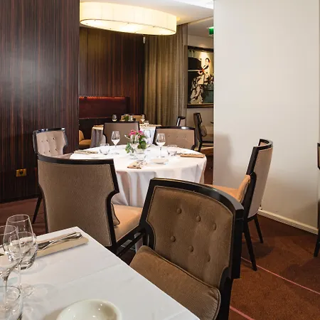 La Tremoille Hotel Paris