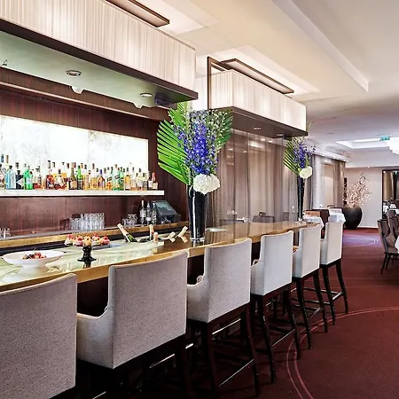 La Tremoille Hotel Paris