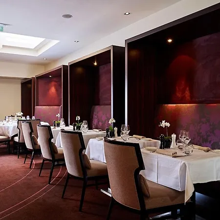 Hotel La Tremoille Paris