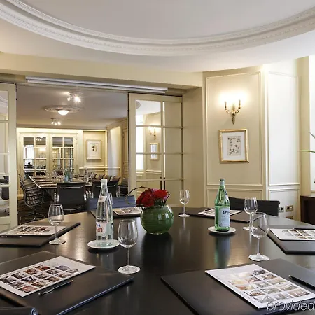 La Tremoille Hotel Paris