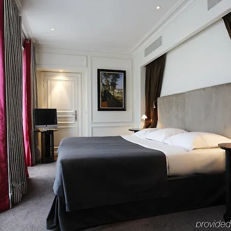 Hotel La Tremoille Paris