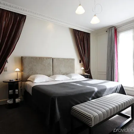 Hotel La Tremoille 3*