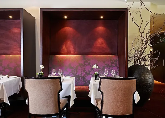 Hotel La Tremoille 3*