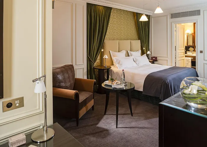Hotel La Tremoille Paryż