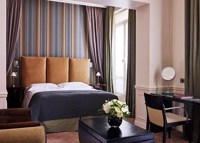 La Tremoille Hotel Paryż