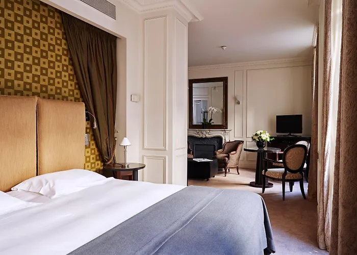 La Tremoille Hotel Paryż