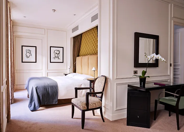 La Tremoille Hotel Paryż