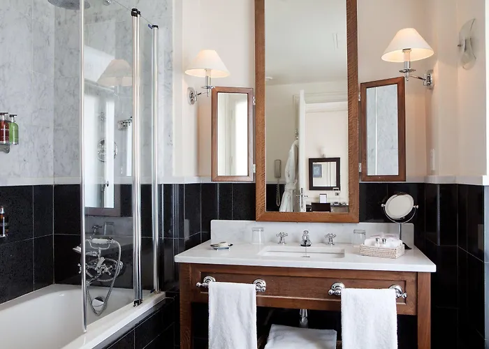 La Tremoille Hotel 3*