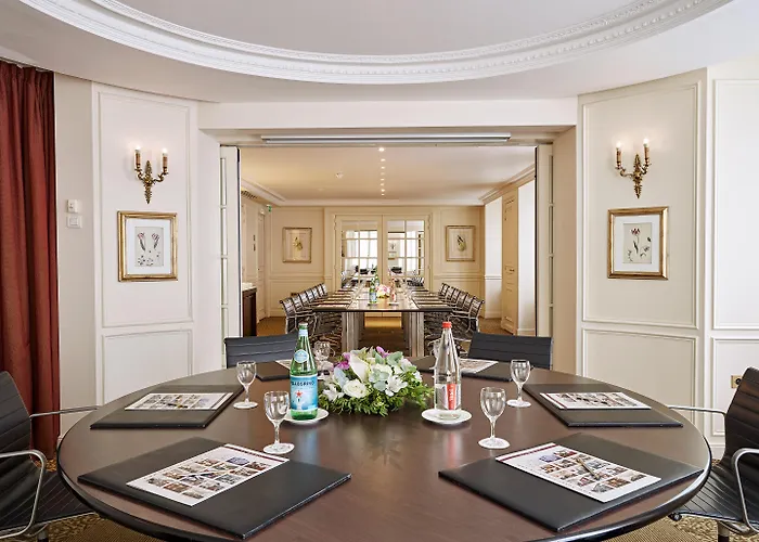 Hotel La Tremoille 3*