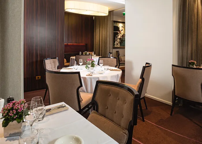 La Tremoille Hotel Paryż