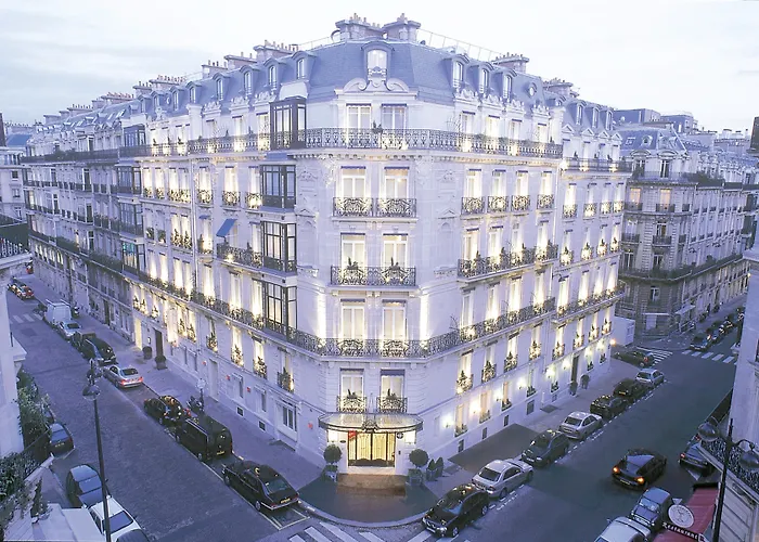 Hotel La Tremoille 3*