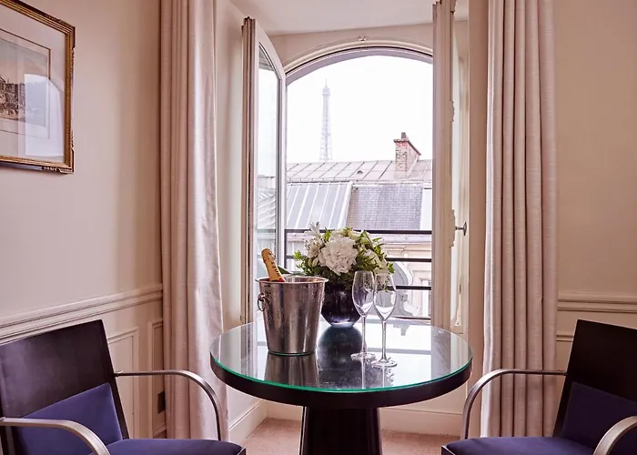 Hotel La Tremoille 3*