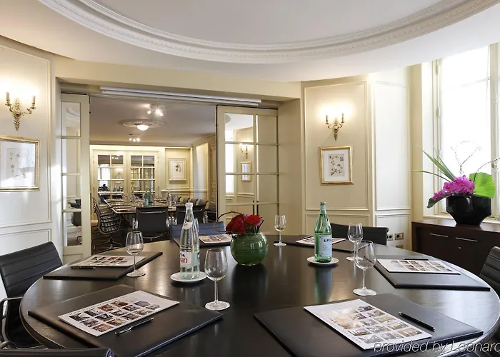 La Tremoille Hotel Paryż