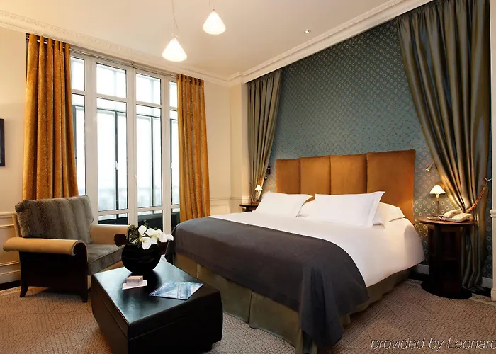 La Tremoille Hotel Paryż