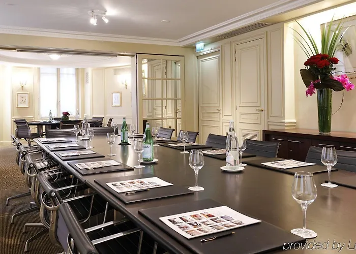 Hotel La Tremoille 3*