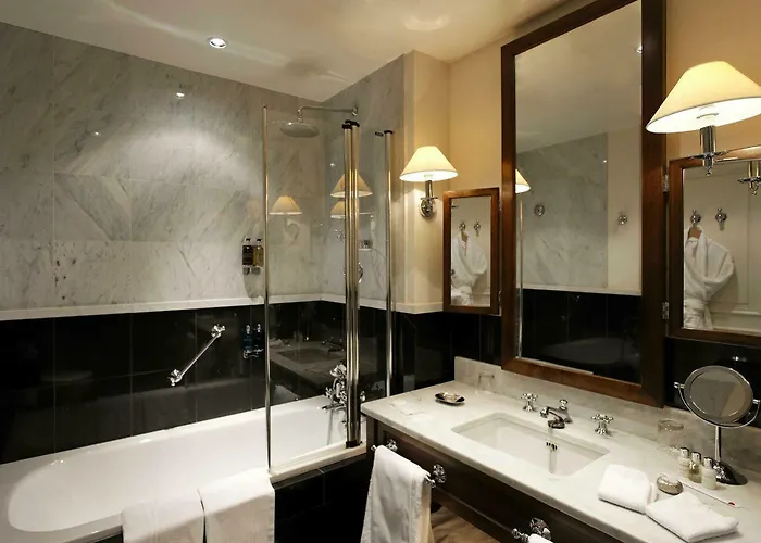 La Tremoille Hotel Paryż