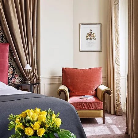 Hotel La Tremoille Paris
