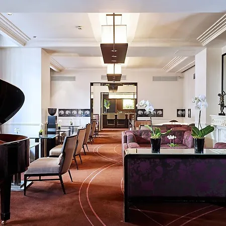 Hotel La Tremoille 3*