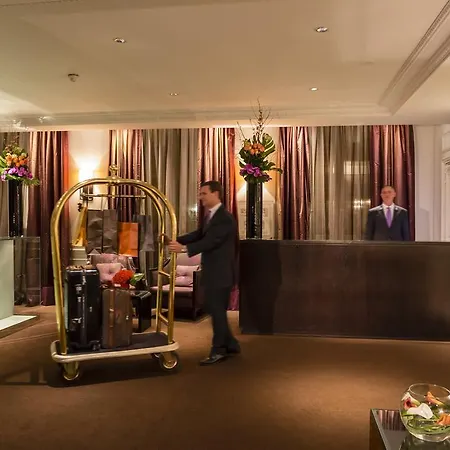 Hotel La Tremoille Paris